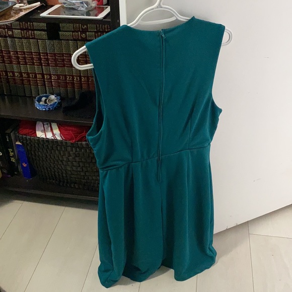 Green dress - Picture 2 of 2